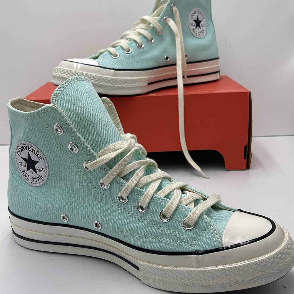Converse Men’s A08614F
CHUCK 70 HI
POLAR BEAM/EGRET/BLACK Sneakers - Picture 15 of 16